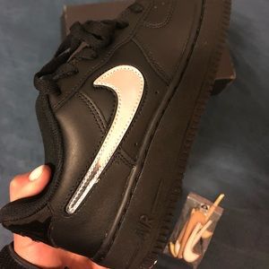 boys nike velcro shoes
